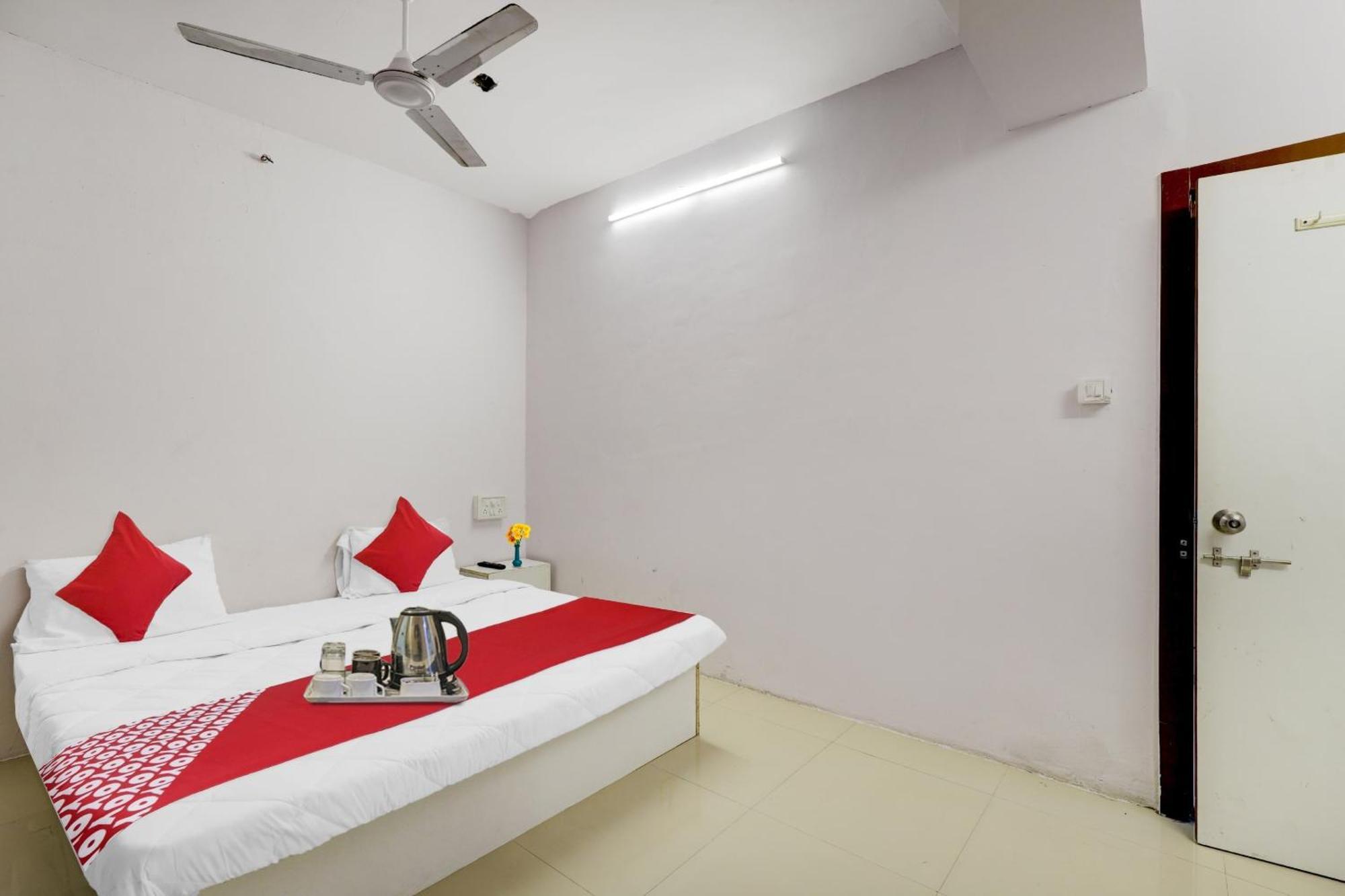 Hotel O Cozy Rooms スーラト エクステリア 写真