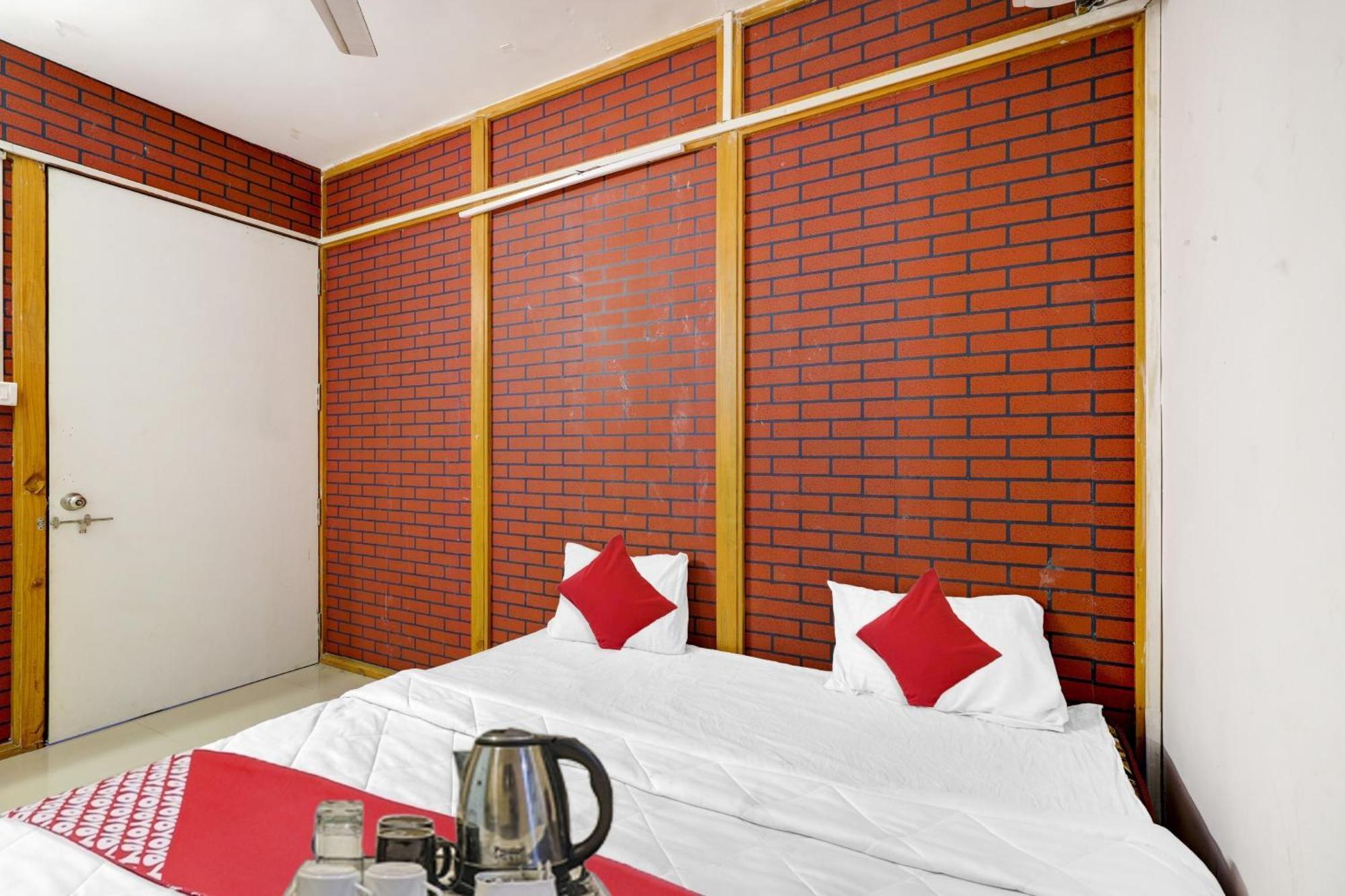 Hotel O Cozy Rooms スーラト エクステリア 写真